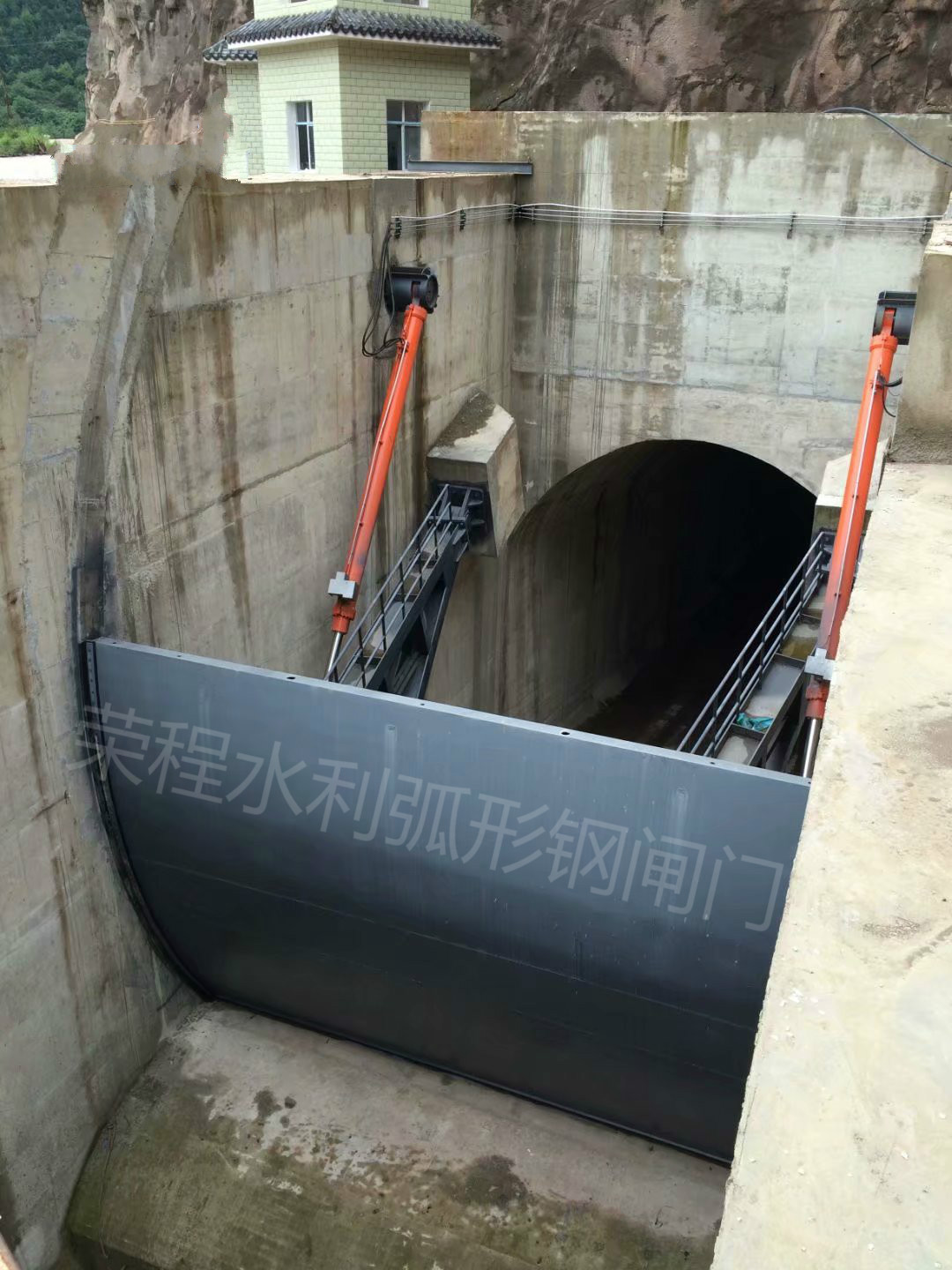 弧形閘門和液壓啟閉機(jī)設(shè)配套設(shè)備